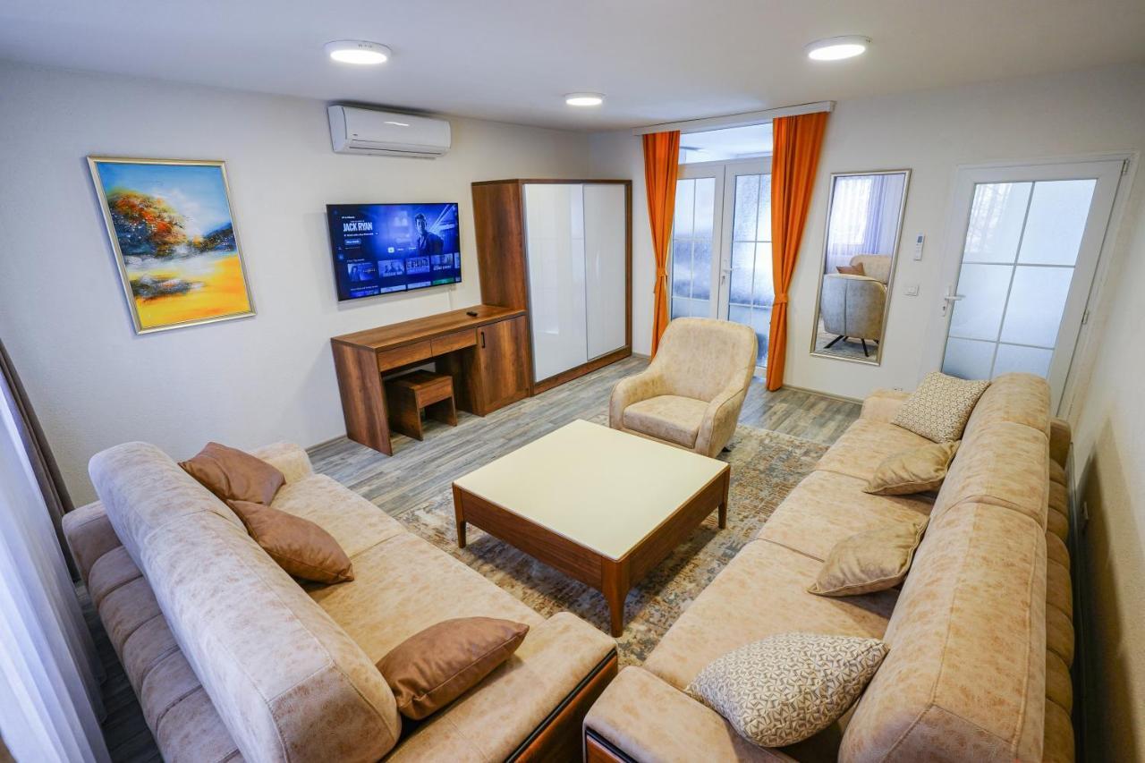 Old House Apartment Priştine Dış mekan fotoğraf